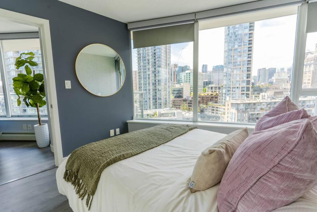 Downtown King Suite-Surround Views-Pool/Gym/Parkng Vancouver Exteriér fotografie